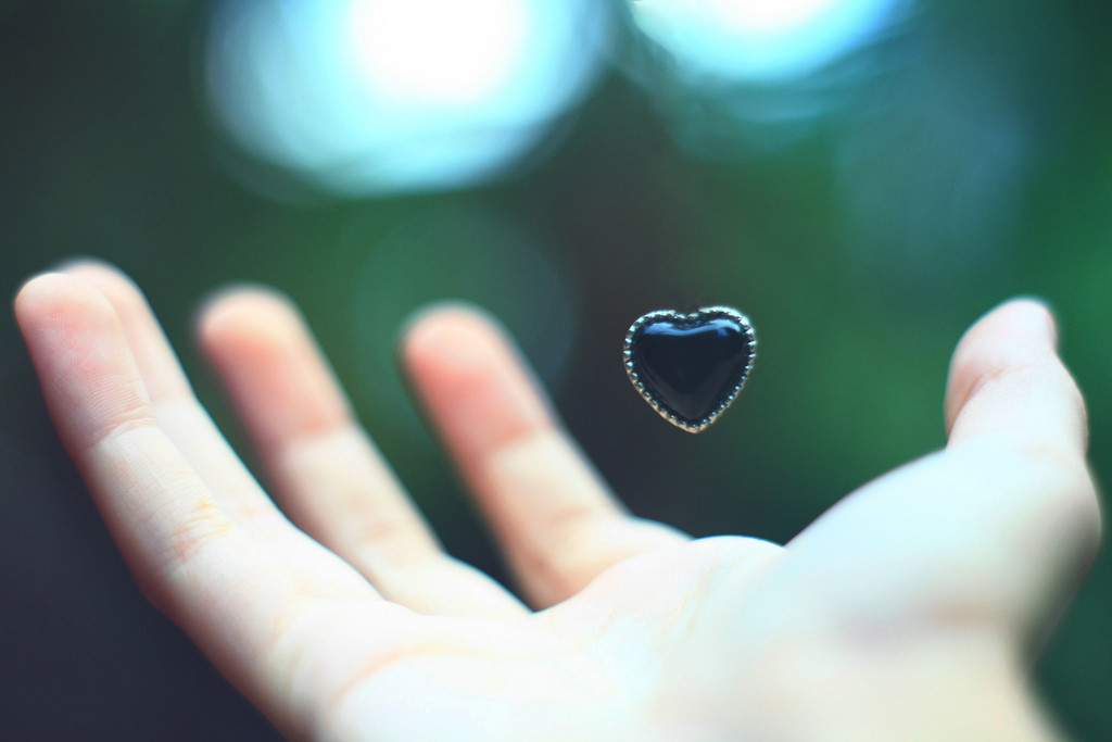 男性が手で示す脈なしのサイン 4つ 公式 Pairs ペアーズ