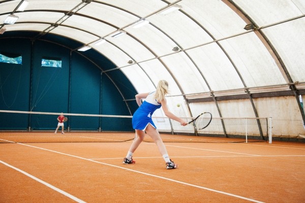 playing-tennis